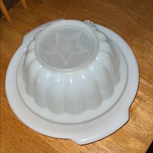 Vintage 70’s Tupperware White Fluted Bakeware Jello Mold for Kitchen